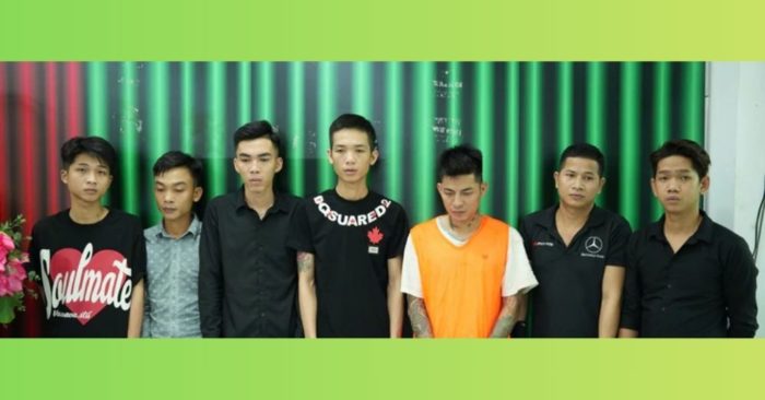 Công an bắt khẩn cấp 7 người ở phường Chợ Quán