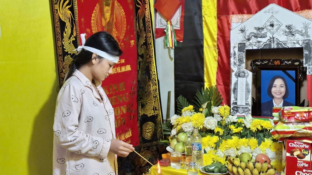 Vợ qua đời, người cha cụt chân gồng gánh nuôi 3 con ở Nghệ An