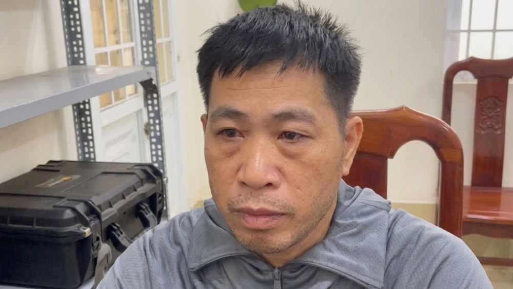 Nông Văn Quyết chém người thương tật 51% tại Đăk Lăk năm 2005 rồi lẩn trốn qua nhiều tỉnh thành vừa bị công an bắt giữ sau 21 năm.