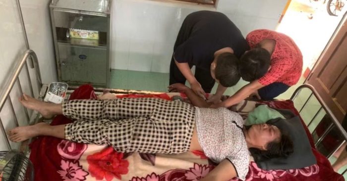 :Cấp cứu người phụ nữ bị ong vò vẽ đốt