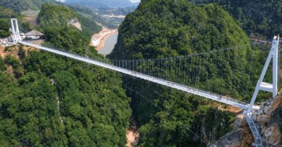 Bạch Long phá kỷ lục cầu kính dài nhất thế giới