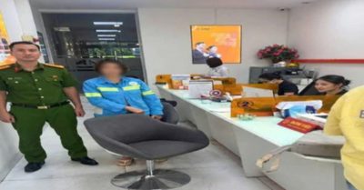 Người phụ nữ đã chuyển 60 triệu đồng, vẫn định rút 3 sổ tiết kiệm chuyển cho kẻ lừa đảo.