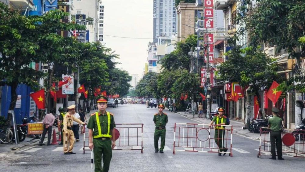 Xử lý bom ở Hải Phòng, phong tỏa đường Cầu Đất