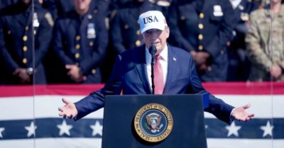 Ông Trump kể được lính cứu hỏa đưa khỏi khu vực nguy hiểm sau vụ 11-9