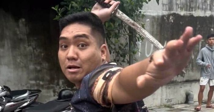 Nhóm người mang hung khí tấn công người đàn ông