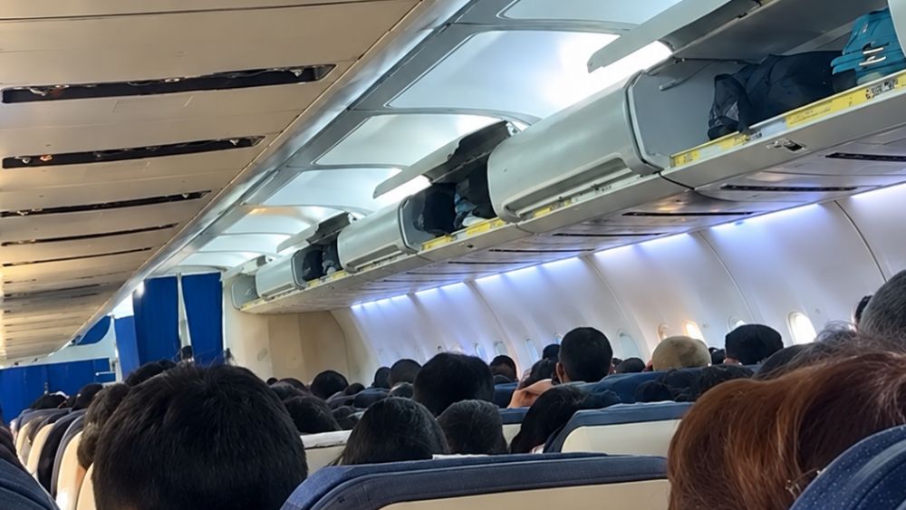 “Phi công Varesh Airlines thông báo máy bay quay đầu hôm 24/9.”