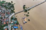 Lũ vượt báo động 3, áp lực ứng phó dồn về hạ du