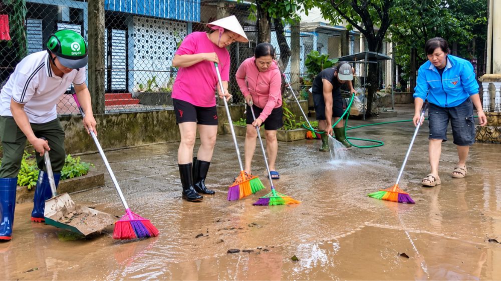 Quảng Trị còn 890 nhà dân bị ngập sau mưa lũ, nhiều tuyến quốc lộ, tỉnh lộ sạt lở, giao thông bị ảnh hưởng.