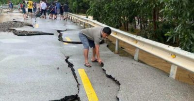 Nước lũ rút, quốc lộ 48E ở Nghệ An vỡ nát từng mảng