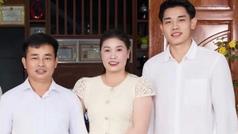 Đình Bắc cùng gia đình trong dịp Tết tại nhà cũ
