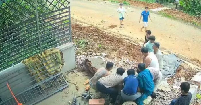 Tháo dỡ cổng nhà, trụ bê tông đổ khiến người đàn ông tử vong