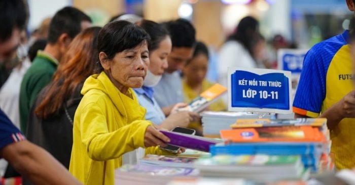 Cả nước còn thiếu gần 4 triệu cuốn sách giáo khoa. Bộ GD&ĐT đang khẩn trương chỉ đạo in bổ sung và điều chuyển để đáp ứng kịp thời