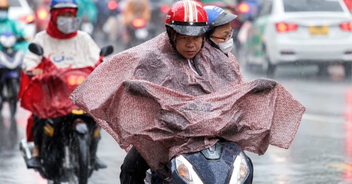 Mưa to trút xuống từ Nghệ An đến Nam Bộ