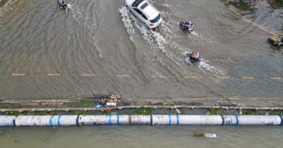 Bắc Bộ nắng nóng, Nam Bộ mưa và triều cường lên cao