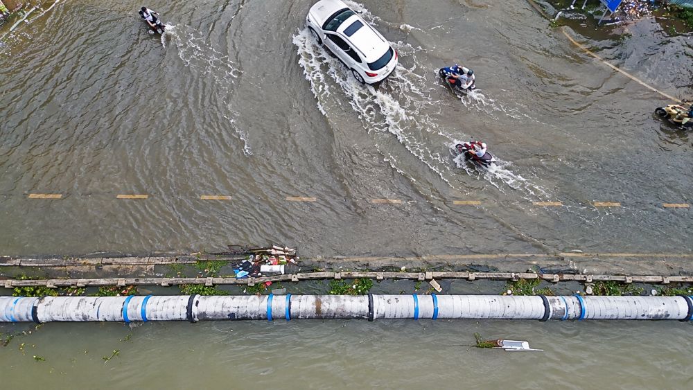 Thời tiết hôm nay 28-9: Nam Bộ mưa rào, chiều tối có nơi mưa to; TP.HCM triều cường đạt đỉnh, nguy cơ ngập úng gia tăng.
