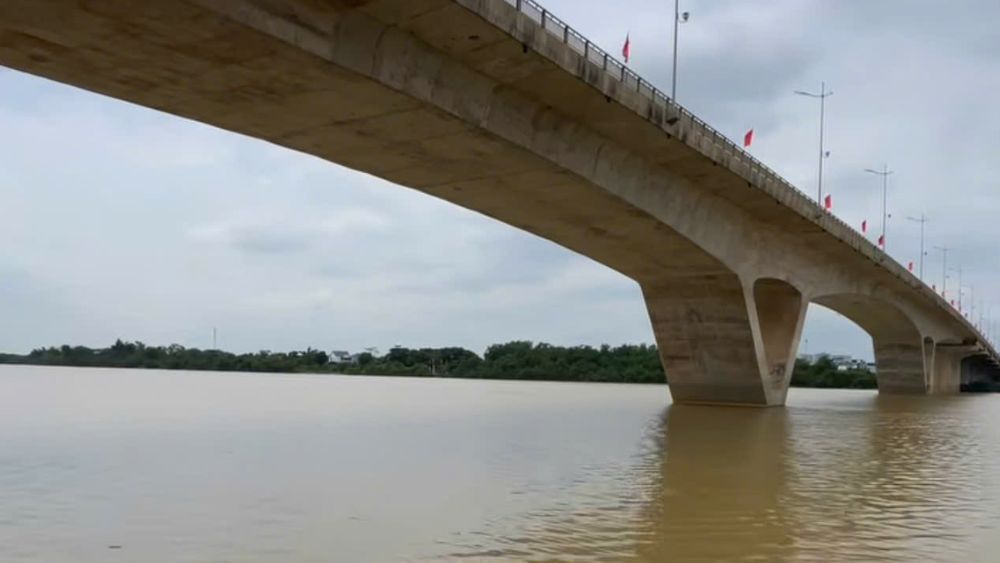 Cầu Nguyệt Viên nơi người phụ nữ mất liên lạc