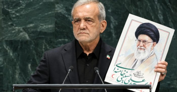 Iran không cúi đầu nhưng vẫn để ngỏ đàm phán