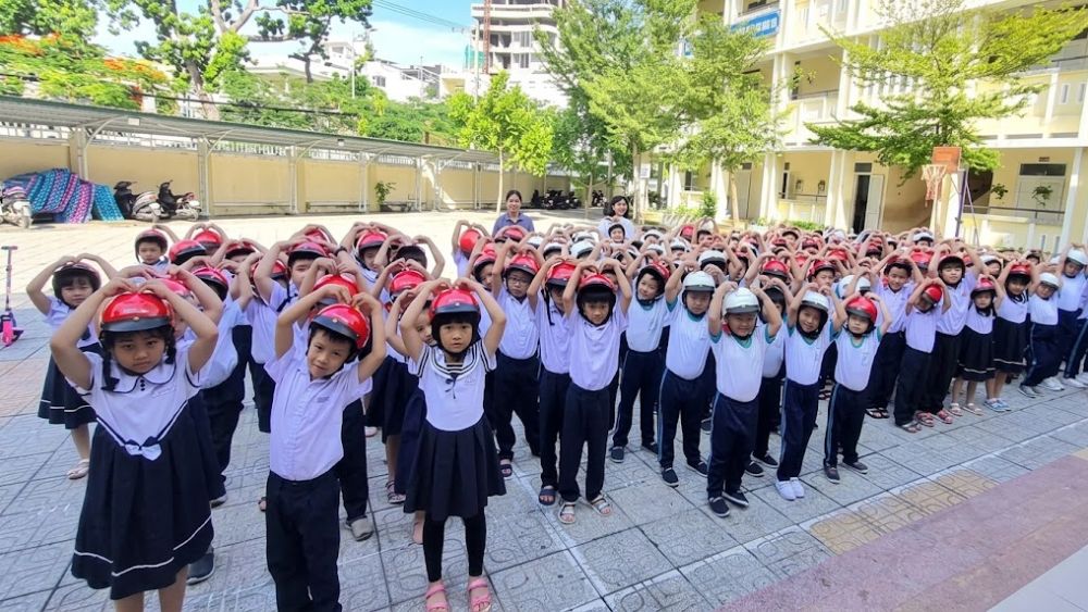 Trường tiểu học Nha Trang kỷ lục với 287 lớp và hơn 10.500 học sinh sau khi sáp nhập 13 trường tiểu học trên địa bàn.