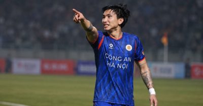 Pha bóng với Ngọc Tân khiến Văn Hậu chờ quyết định từ VFF