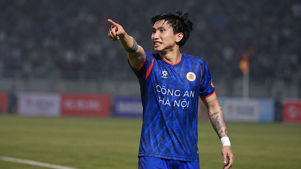Văn Hậu đối diện án phạt bổ sung sau pha đạp bóng nguy hiểm với Ngọc Tân, thu hút sự chú ý của dư luận bóng đá.