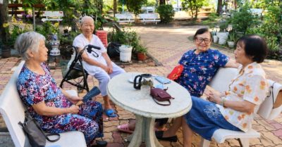 Sống thọ nhưng bệnh lâu, bài toán già hóa của người Việt