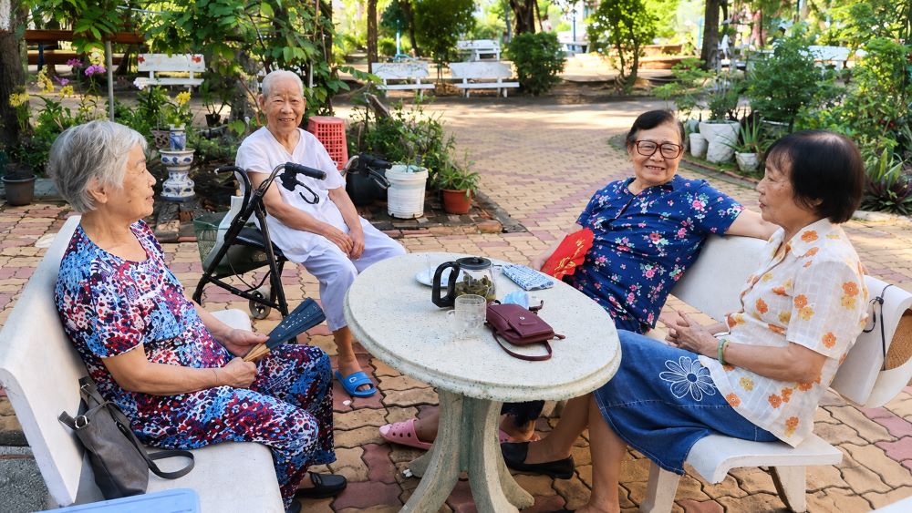 Việt Nam già hóa nhanh, đặt ra yêu cầu sống khỏe, duy trì khả năng vận động và tự chăm sóc đến cuối đời.