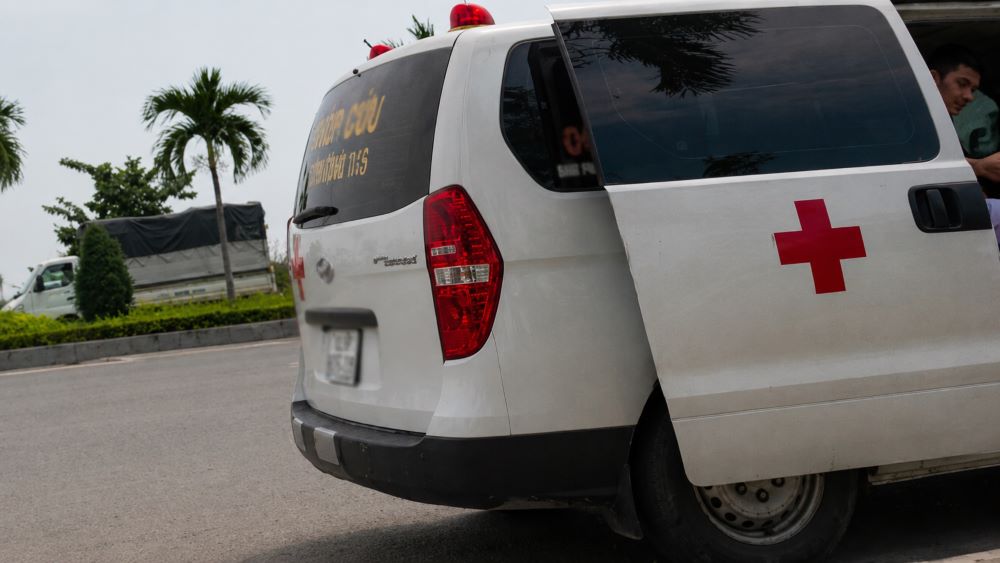 Vụ đưa bệnh nhân về nhà 16km trả 9 triệu đồng, bệnh viện lên tiếng giải thích lý do xe tư nhân vào trong khuôn viên.