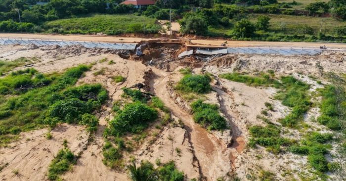 Cát đỏ tràn xuống khu dân cư, resort ở Mũi Né